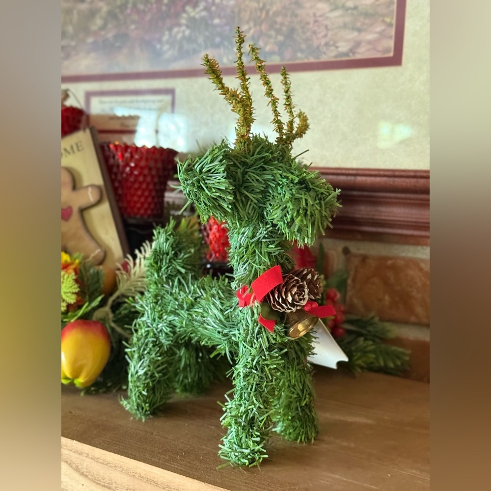 1998 Festive Green Reindeer Topiary with Pinecone Accent NEW